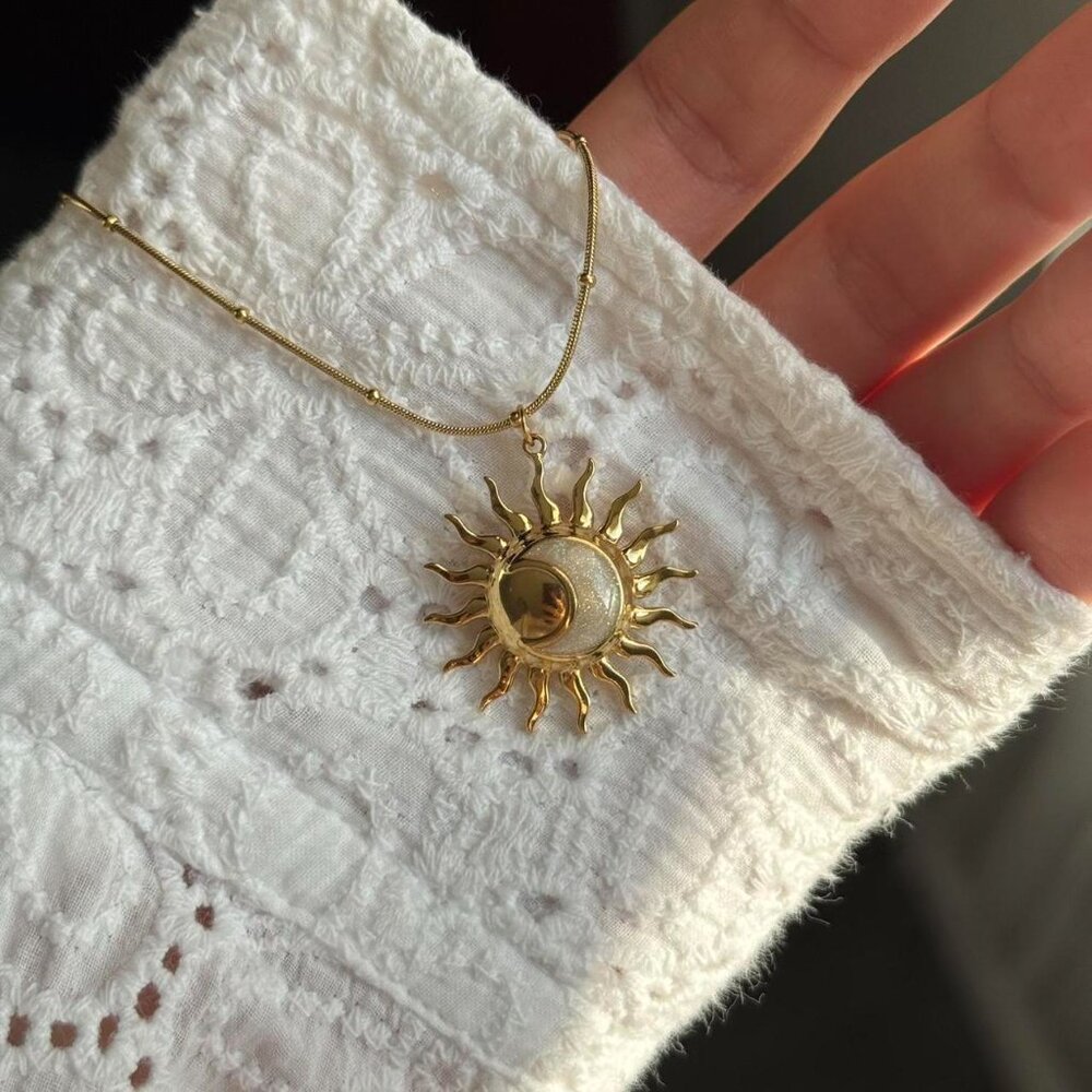 Sku0301Retro Gold White Moonstone Women Pedant Necklace Stainless steel+gift box